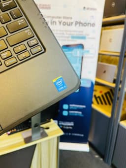 DELL Latitude 3350, view 2